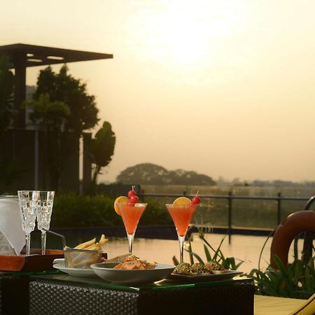 Radisson Blu Hotel Guwahati Exterior foto