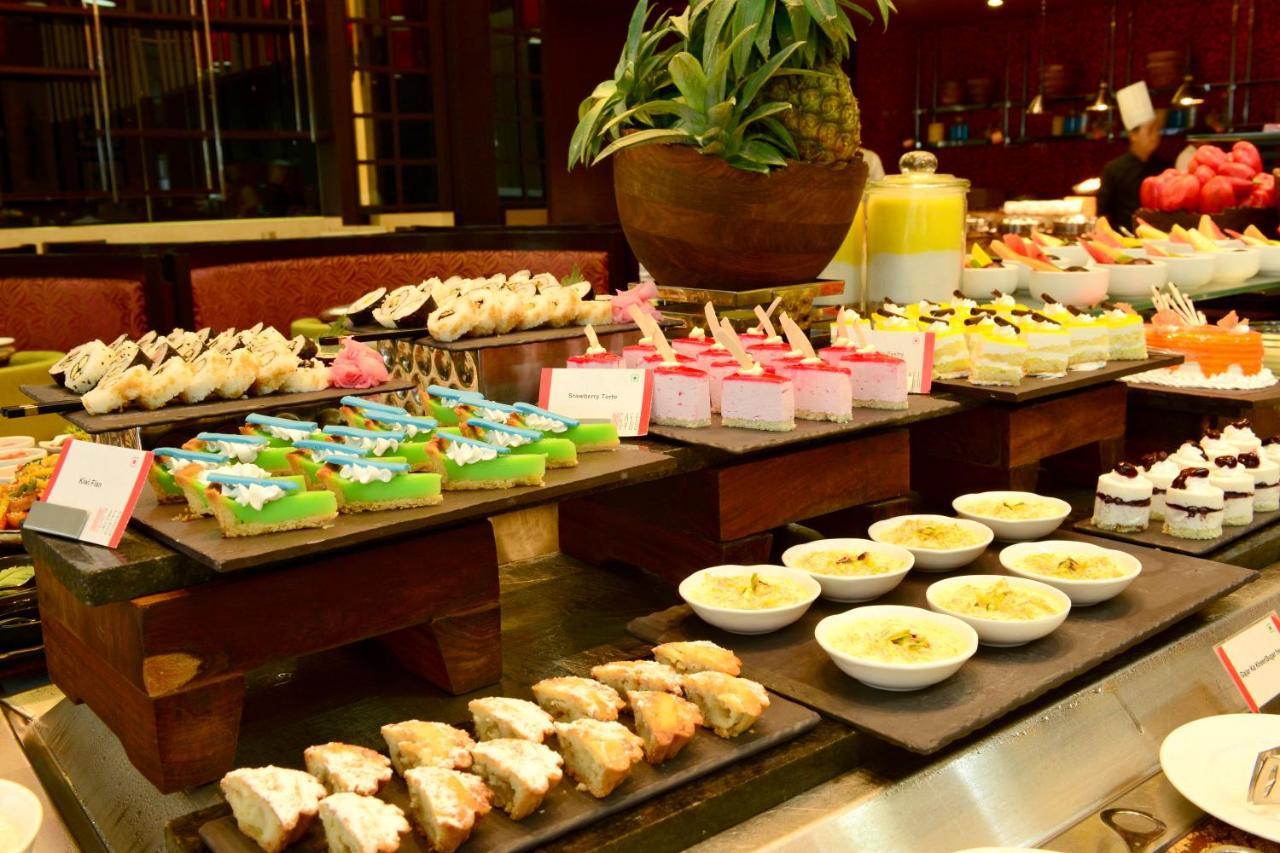 Radisson Blu Hotel Guwahati Exterior foto A dessert buffet
