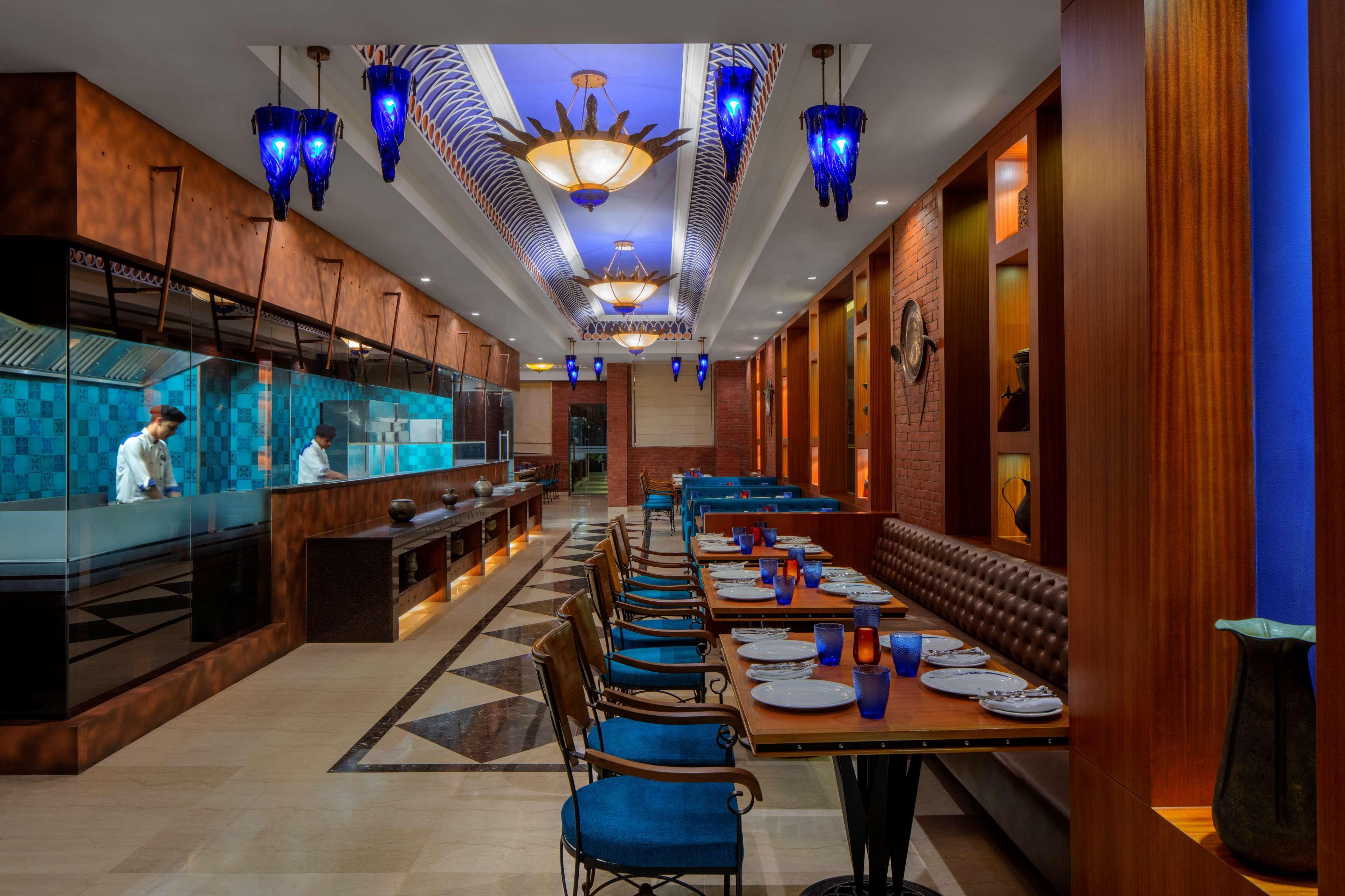 Radisson Blu Hotel Guwahati Exterior foto The restaurant