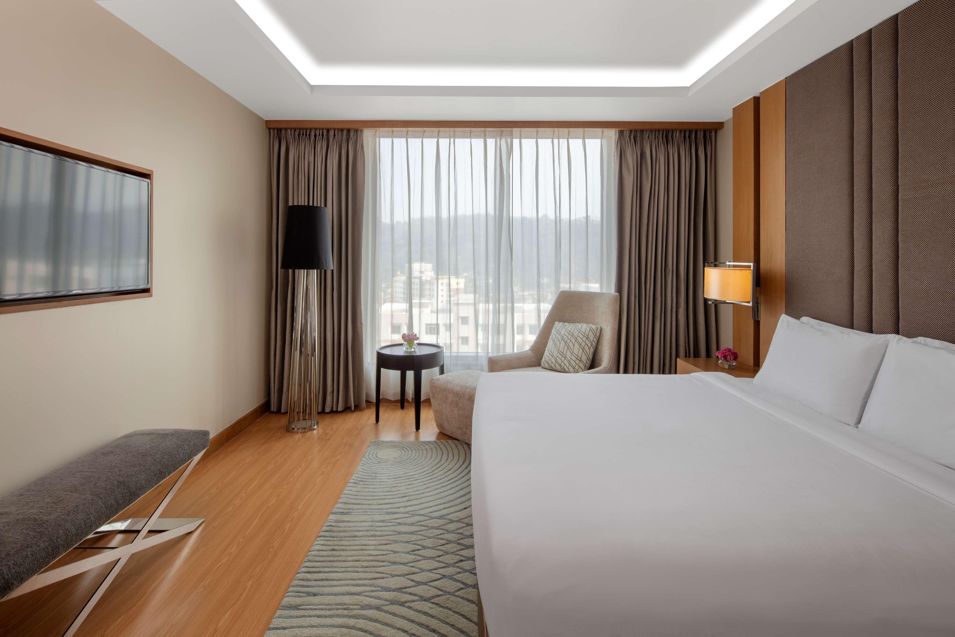 Radisson Blu Hotel Guwahati Exterior foto Deluxe Room