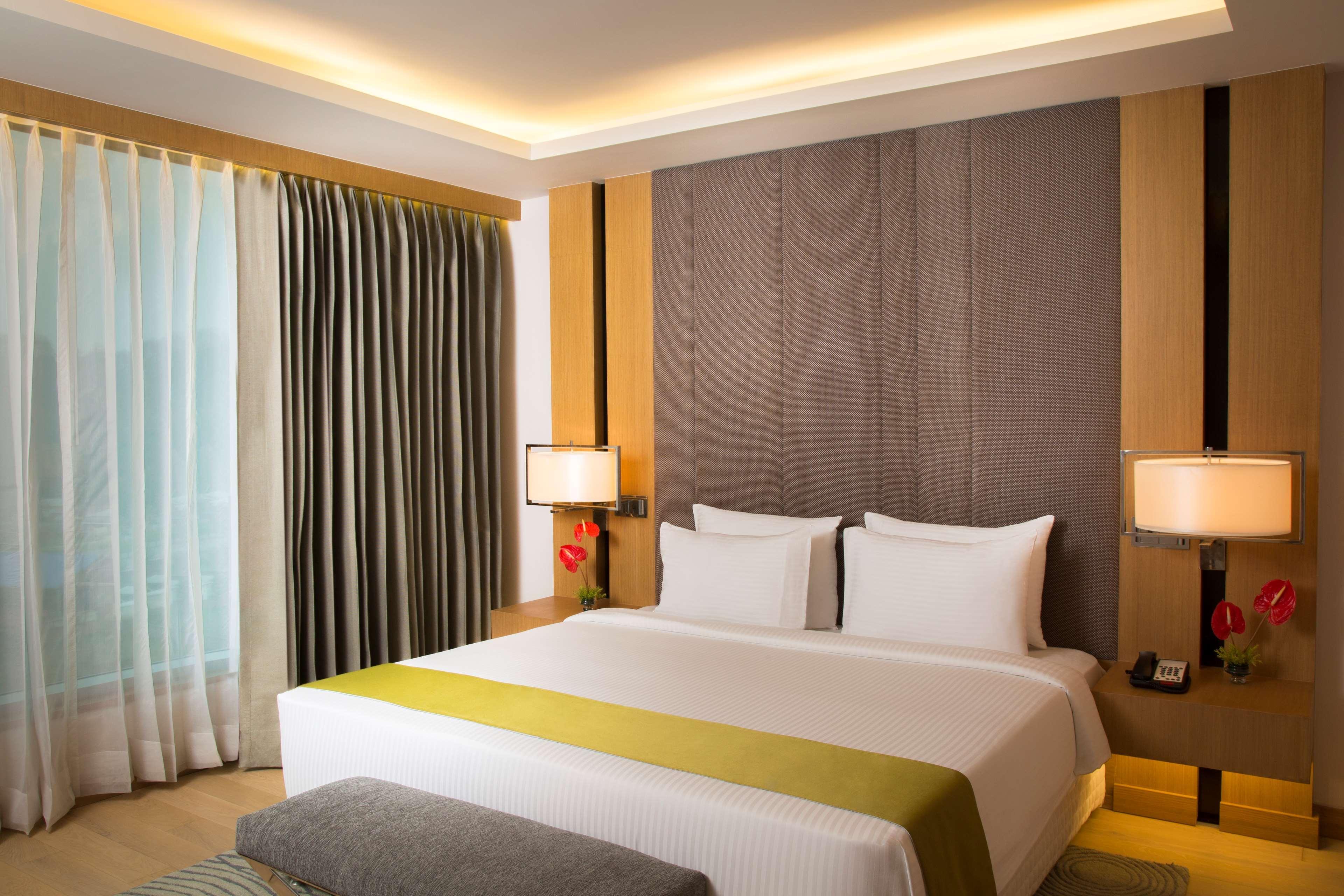 Radisson Blu Hotel Guwahati Exterior foto A bedroom at the hotel