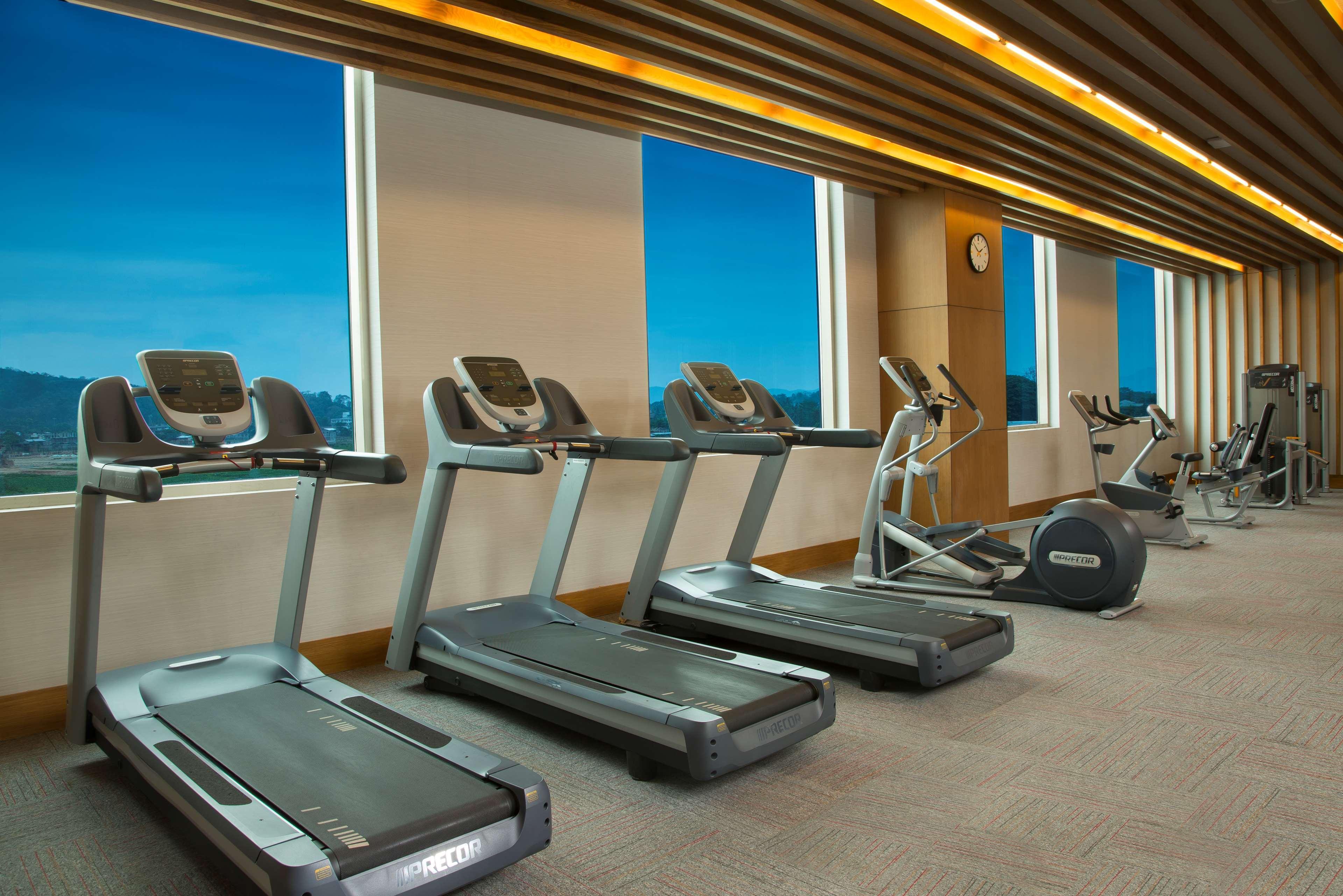 Radisson Blu Hotel Guwahati Exterior foto The gym at the hotel