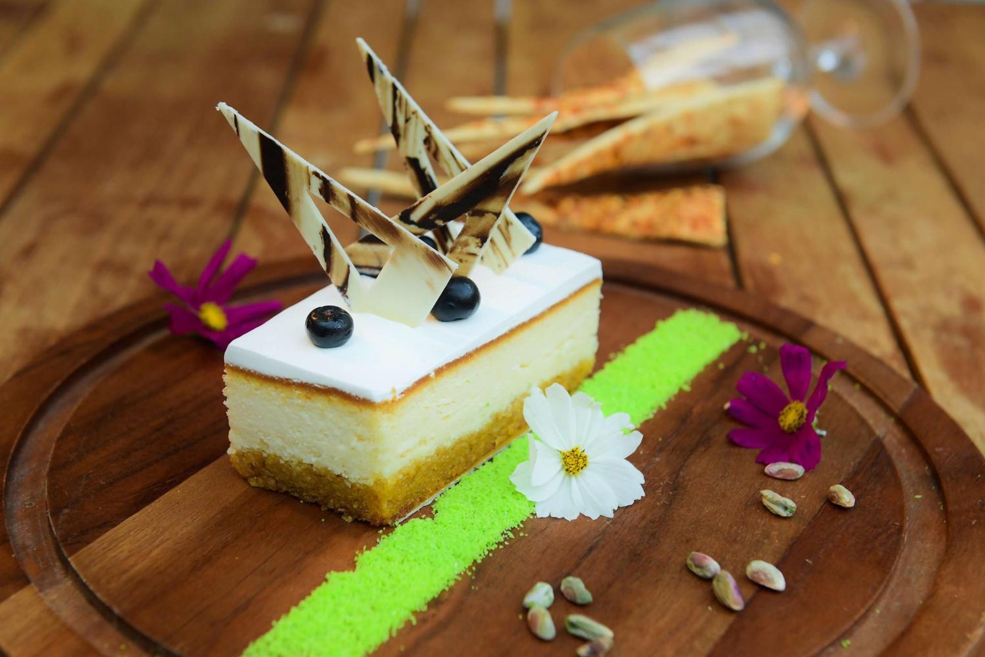Radisson Blu Hotel Guwahati Exterior foto A cheesecake